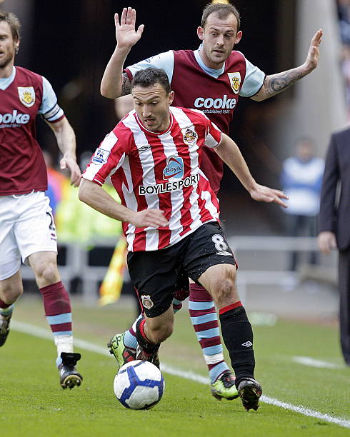 保证了他在 保证了他在